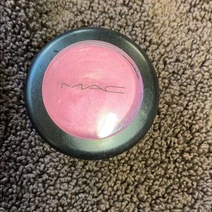 MAC cream colour base “Pink Shock”